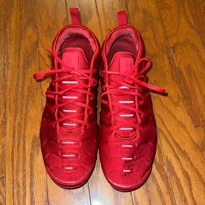 Red Nike Vapormax Plus
